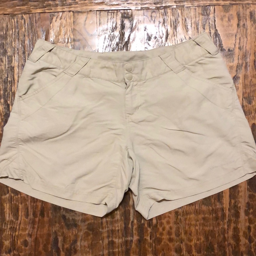 Columbia Khaki Shorts L